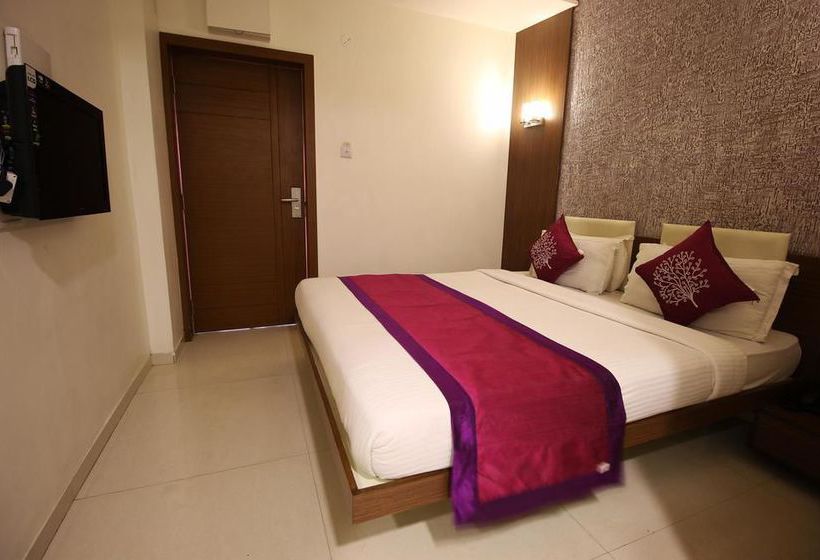 Hotel Oyo Rooms Kanak Road 13