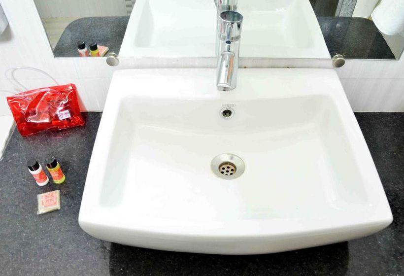 Hotel Oyo Premium Alankar Circle 4