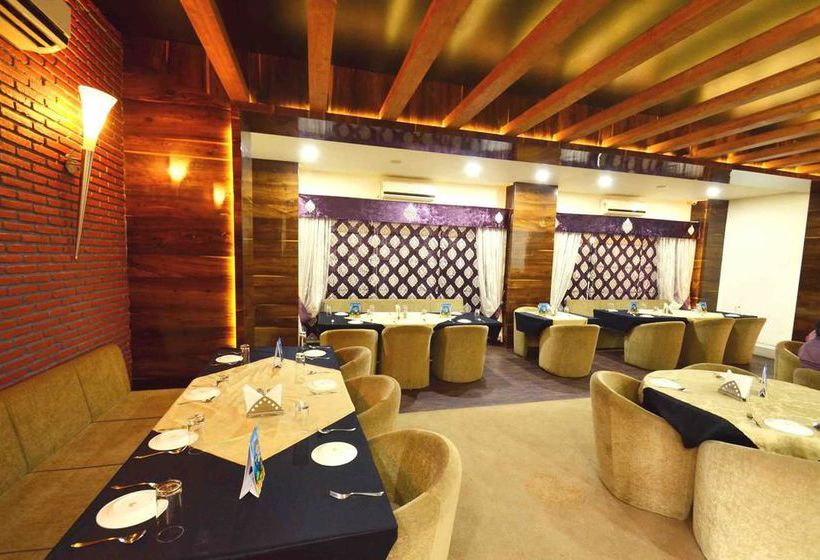 Hotel Oyo Premium Alankar Circle 5