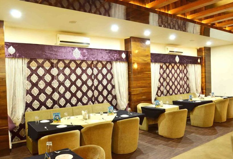 Hotel Oyo Premium Alankar Circle 6