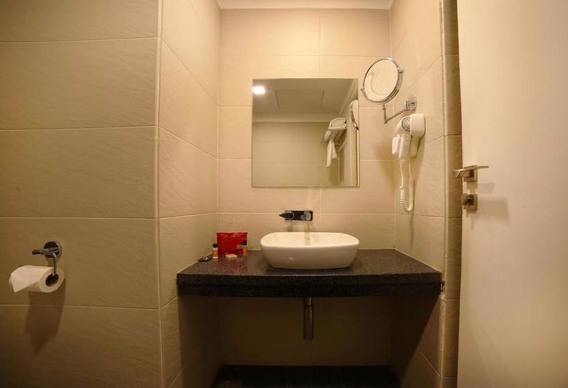 Hotel Oyo Rooms Ntr Health University Andhra Pradesh