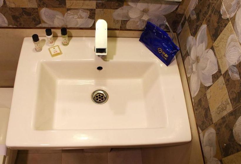 Hotel Oyo Premium Spring Road Mussoorie 6