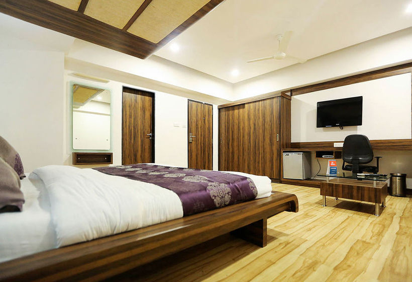 Hotel Zo Rooms Navrangpura Commerce College 10