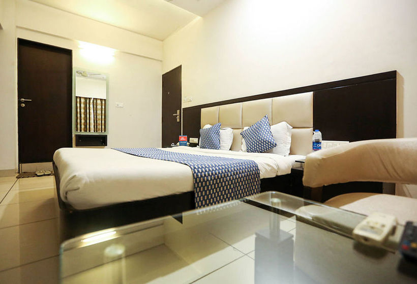 Hotel Zo Rooms Navrangpura Commerce College 11