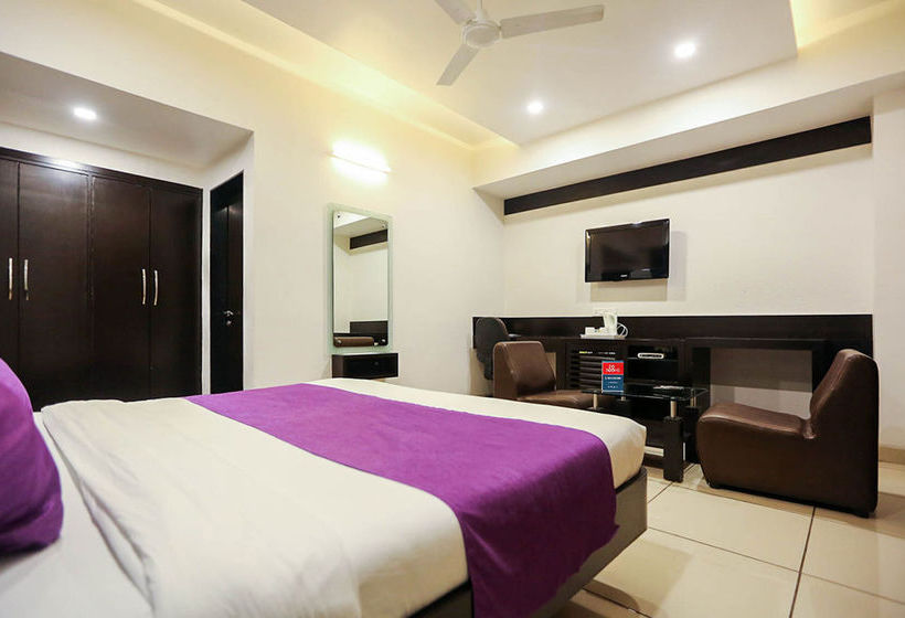 Hotel Zo Rooms Navrangpura Commerce College 12