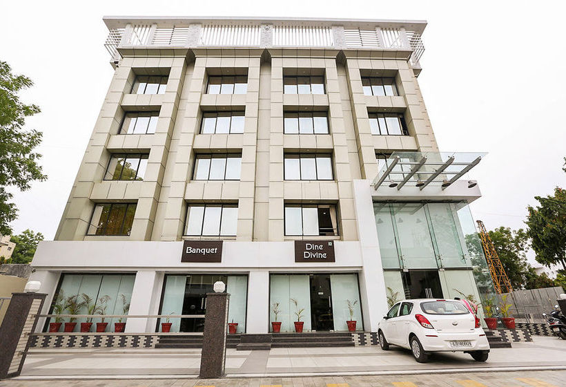 Hotel Zo Rooms Navrangpura Commerce College 17