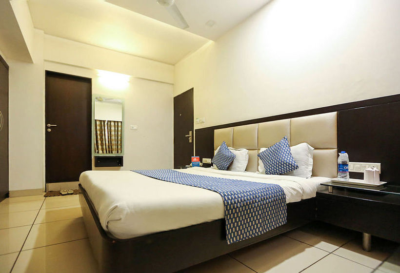 Hotel Zo Rooms Navrangpura Commerce College 8