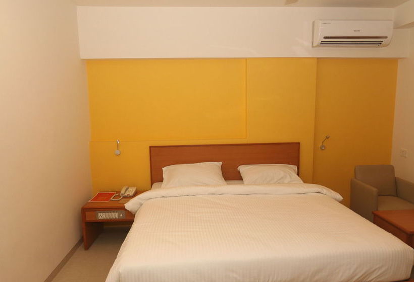 Ginger Hotel Thane 10