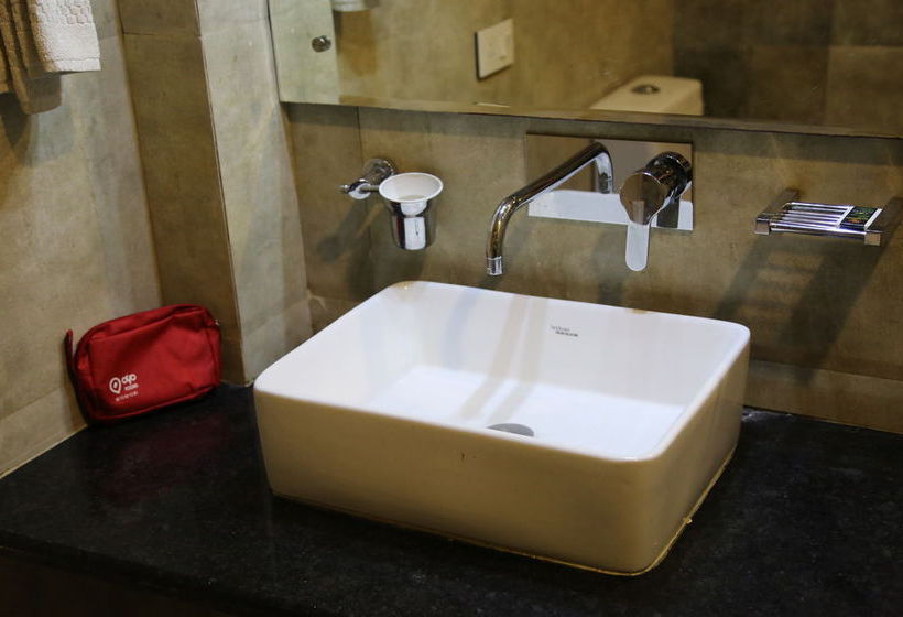 Hotel Oyo Rooms Dharampur Kasauli Road 1