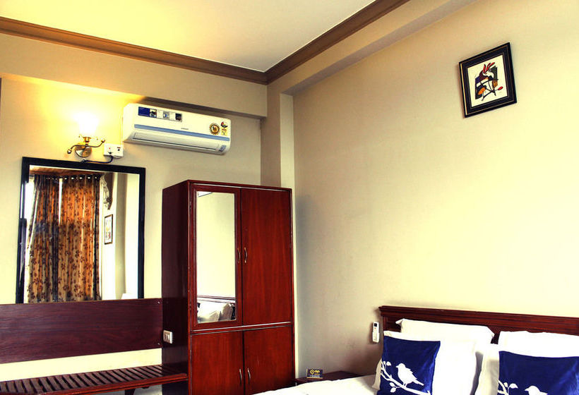 Hotel Oyo Premium Khanyara Road 13