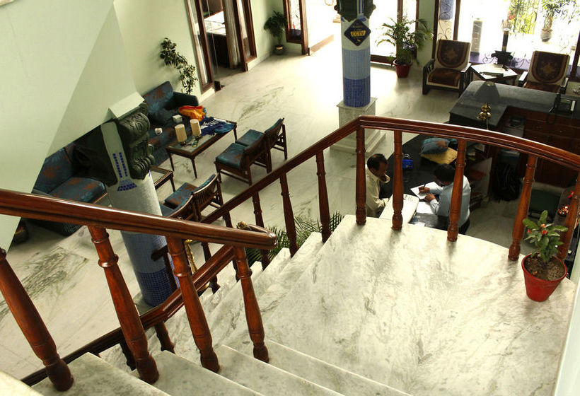 Hotel Oyo Premium Khanyara Road 16