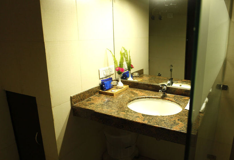 Hotel Oyo Premium Khanyara Road 17