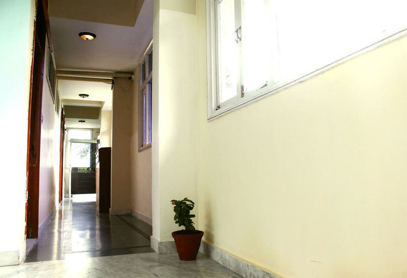 Hotel Oyo Premium Khanyara Road 8