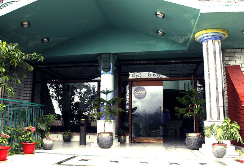 Hotel Oyo Premium Khanyara Road 9