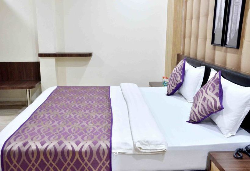 Hotel Oyo Rooms Navlakha Bus Stand 11