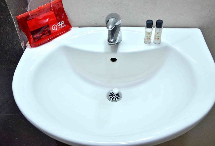 Hotel Oyo Rooms Navlakha Bus Stand 12