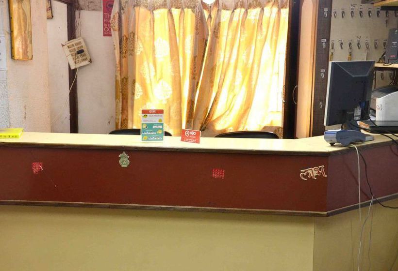 Hotel Oyo Rooms Navlakha Bus Stand 15