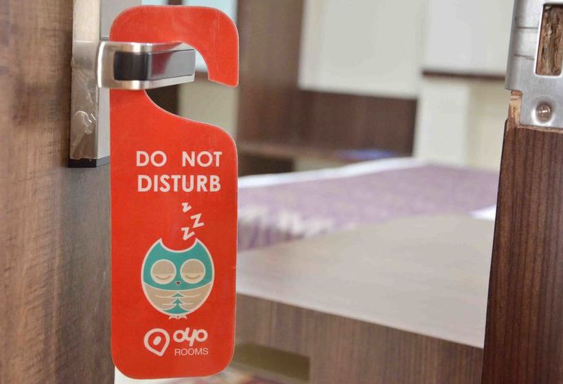Hotel Oyo Rooms Navlakha Bus Stand 3