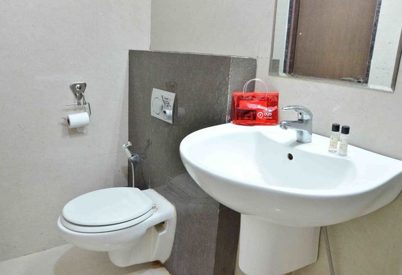 Hotel Oyo Rooms Navlakha Bus Stand 6