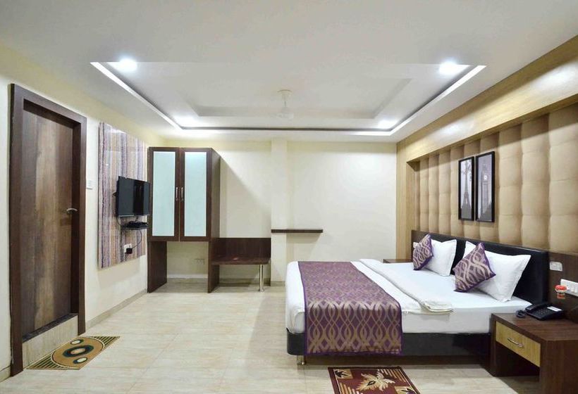 Hotel Oyo Rooms Navlakha Bus Stand 7