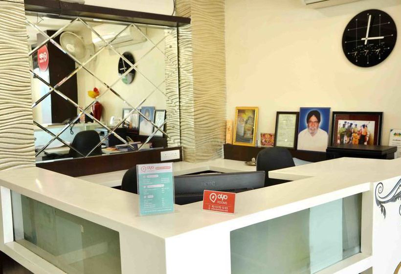 Hotel Oyo Rooms Bhawarkuan Square 18