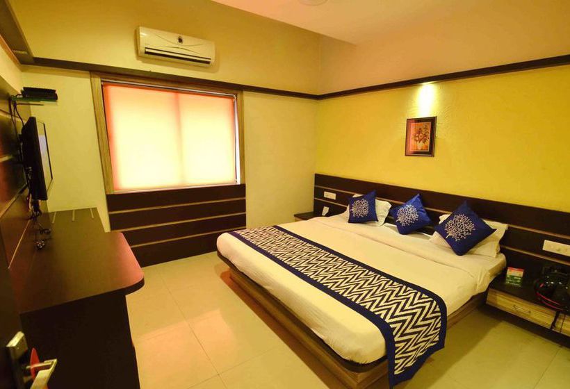 Hotel Oyo Rooms Bhawarkuan Square 4