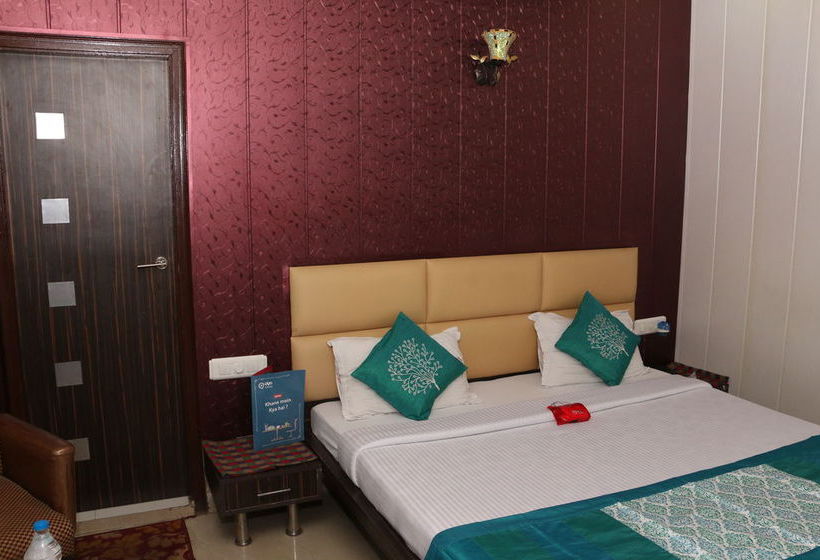 Hotel Oyo Rooms D Block Model Town Extension 11