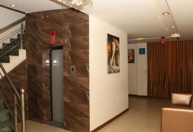 Hotel Oyo Rooms D Block Model Town Extension 19
