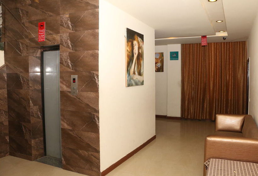 Hotel Oyo Rooms D Block Model Town Extension 20