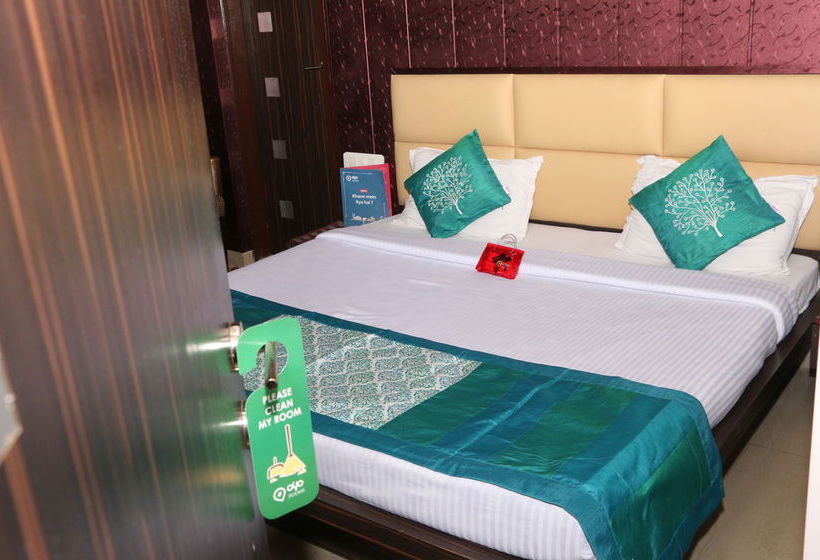 Hotel Oyo Rooms D Block Model Town Extension 3