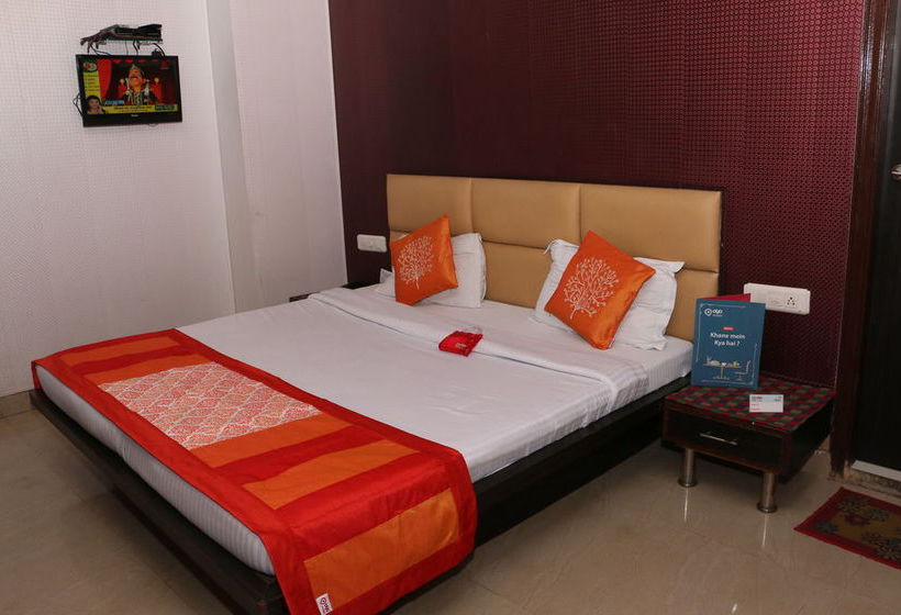 Hotel Oyo Rooms D Block Model Town Extension 7