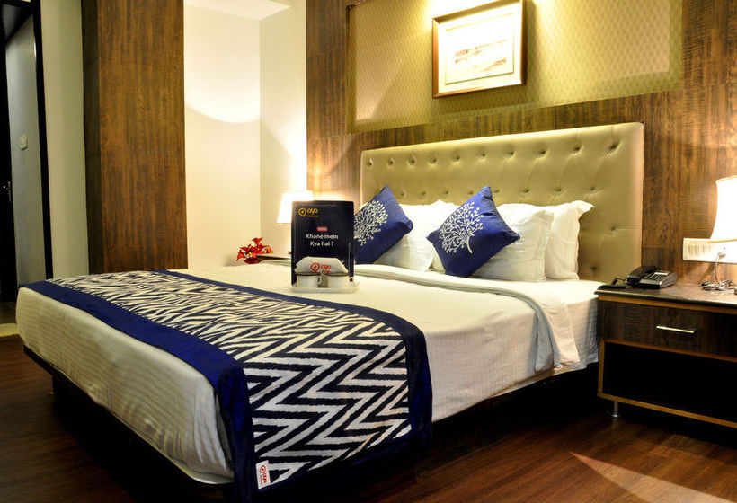 Hotel Oyo Premium Vidhan Sabha Marg 10
