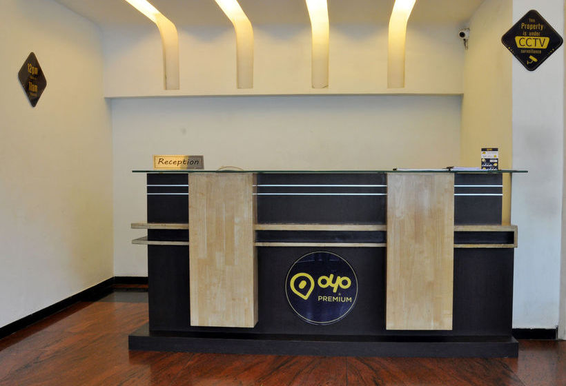 Hotel Oyo Premium Vidhan Sabha Marg 14