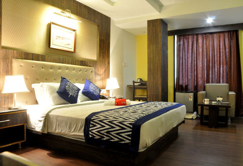 Hotel Oyo Premium Vidhan Sabha Marg 2