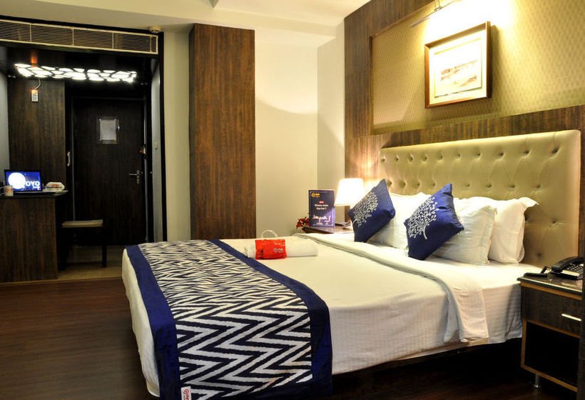 Hotel Oyo Premium Vidhan Sabha Marg 5