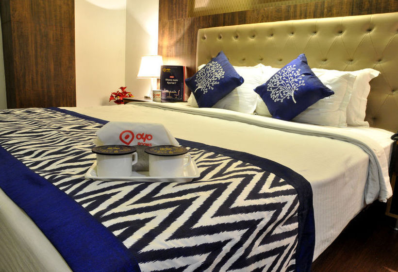 Hotel Oyo Premium Vidhan Sabha Marg 7