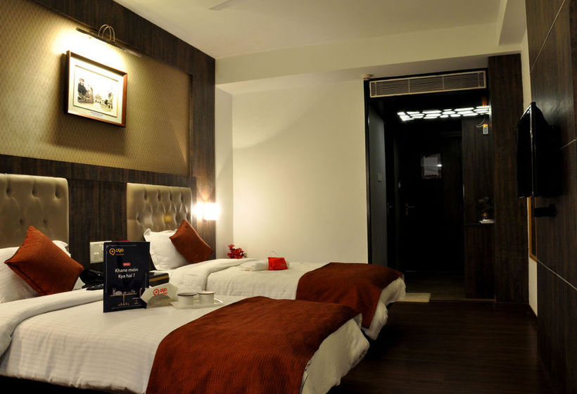 Hotel Oyo Premium Vidhan Sabha Marg 8