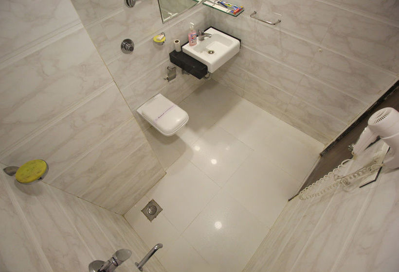 Hotel Oyo Premium Jubilee Garden Jawahar Road 4