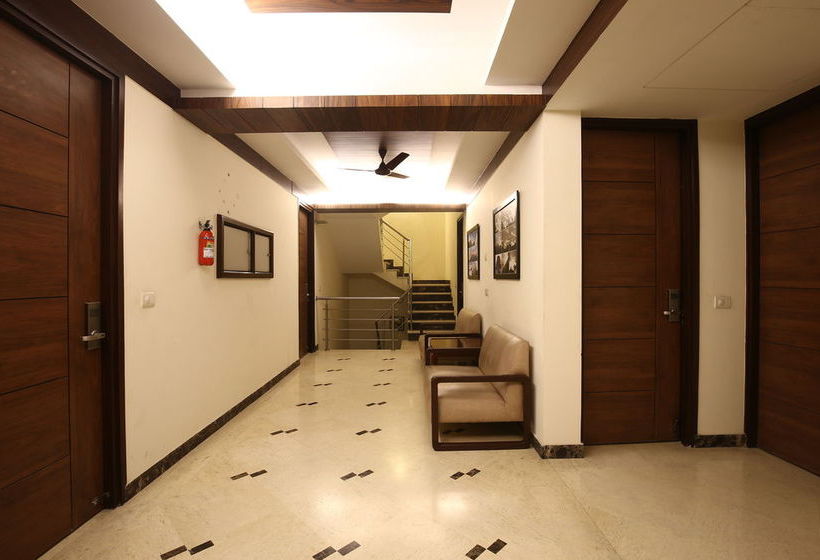 Fabhotel Noida Sector 61 15