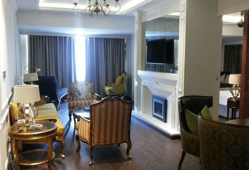 Hotel Fragrant Nature Munnar 9