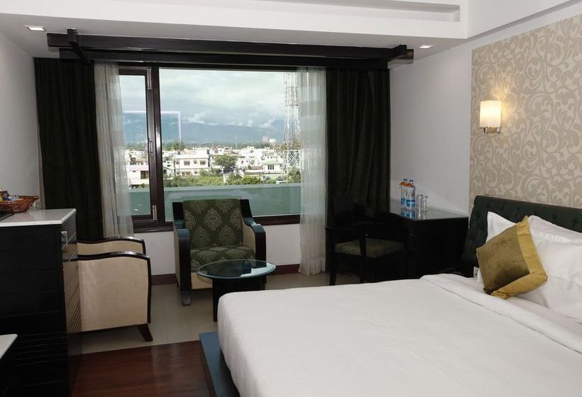 Hotel Saffron Leaf 1