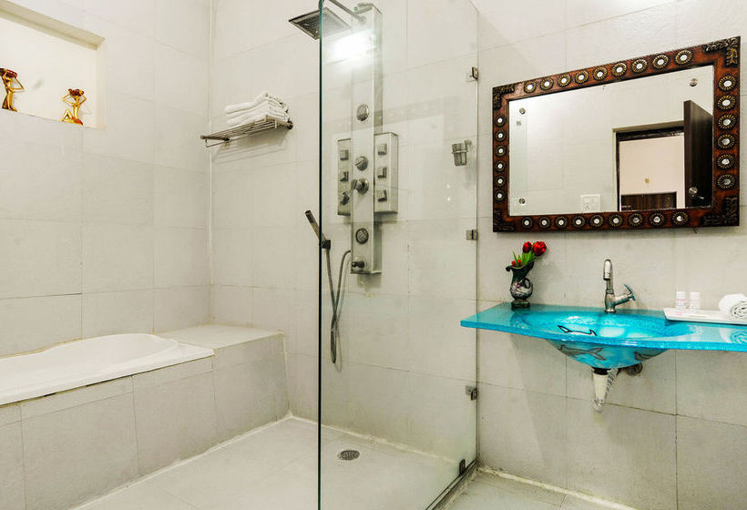 Hotel Zo Rooms Vip Road Kalakriti