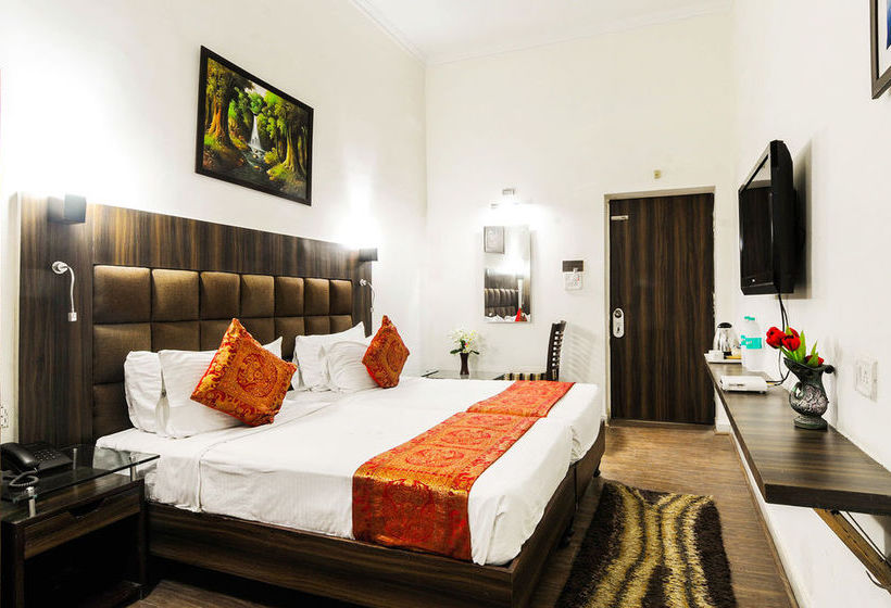 Hotel Zo Rooms Vip Road Kalakriti 1
