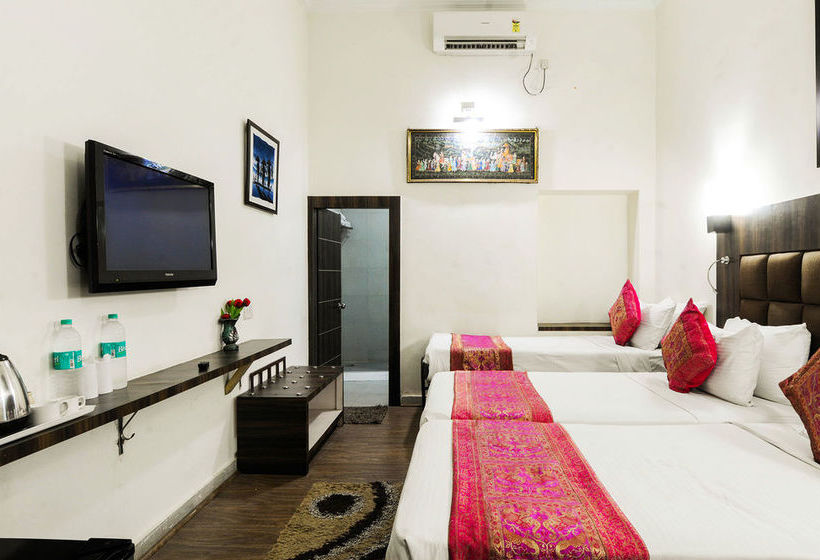 Hotel Zo Rooms Vip Road Kalakriti 4