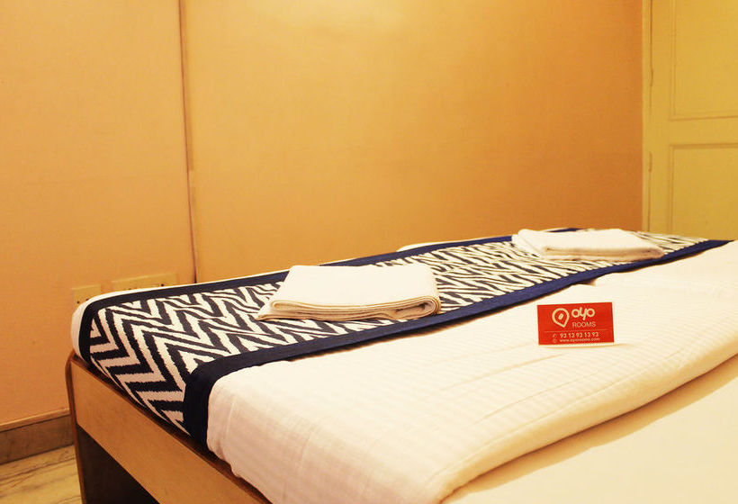 Hotel Oyo Rooms Noida Sector 12 9
