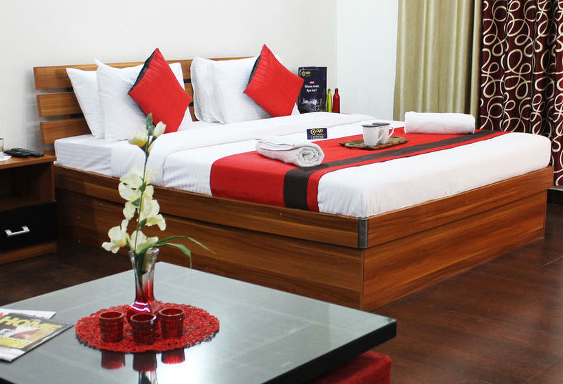 Hotel Oyo Premium Noida Expressway 1