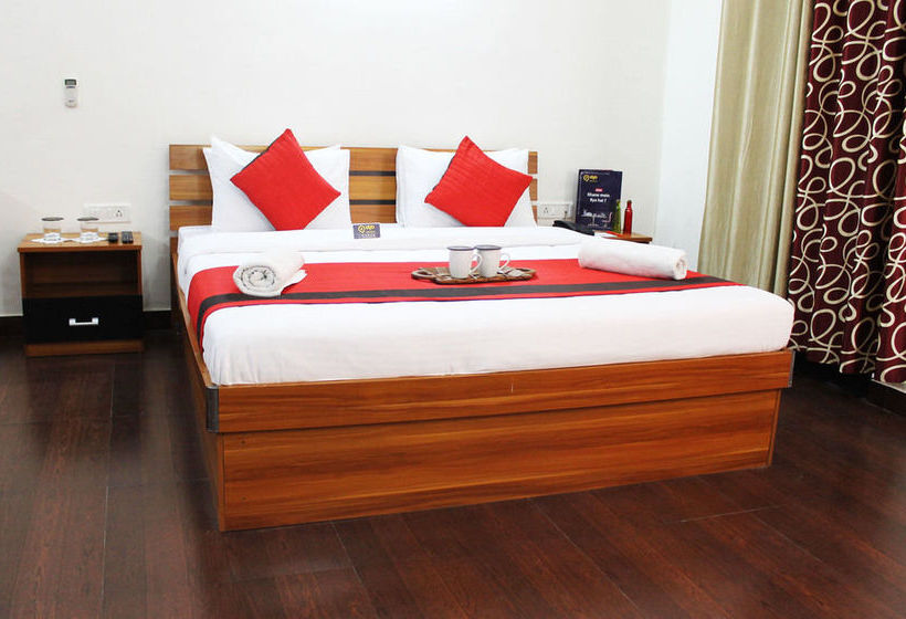 Hotel Oyo Premium Noida Expressway 10