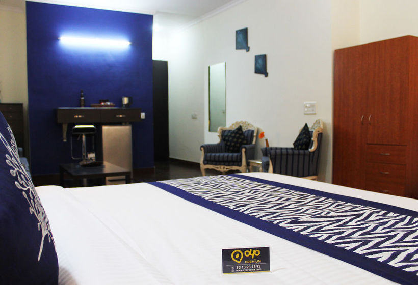 Hotel Oyo Premium Noida Expressway 12