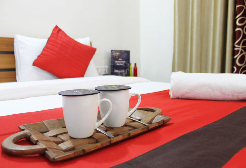 Hotel Oyo Premium Noida Expressway 13