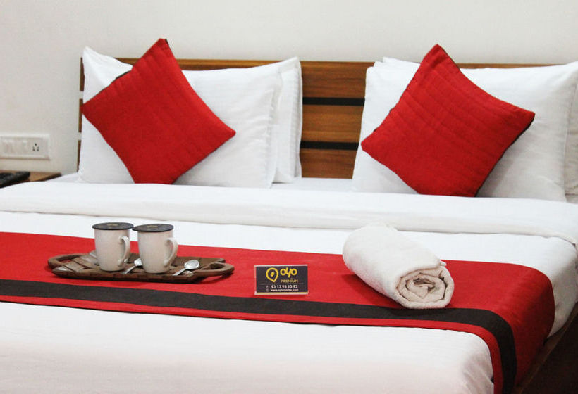 Hotel Oyo Premium Noida Expressway 14